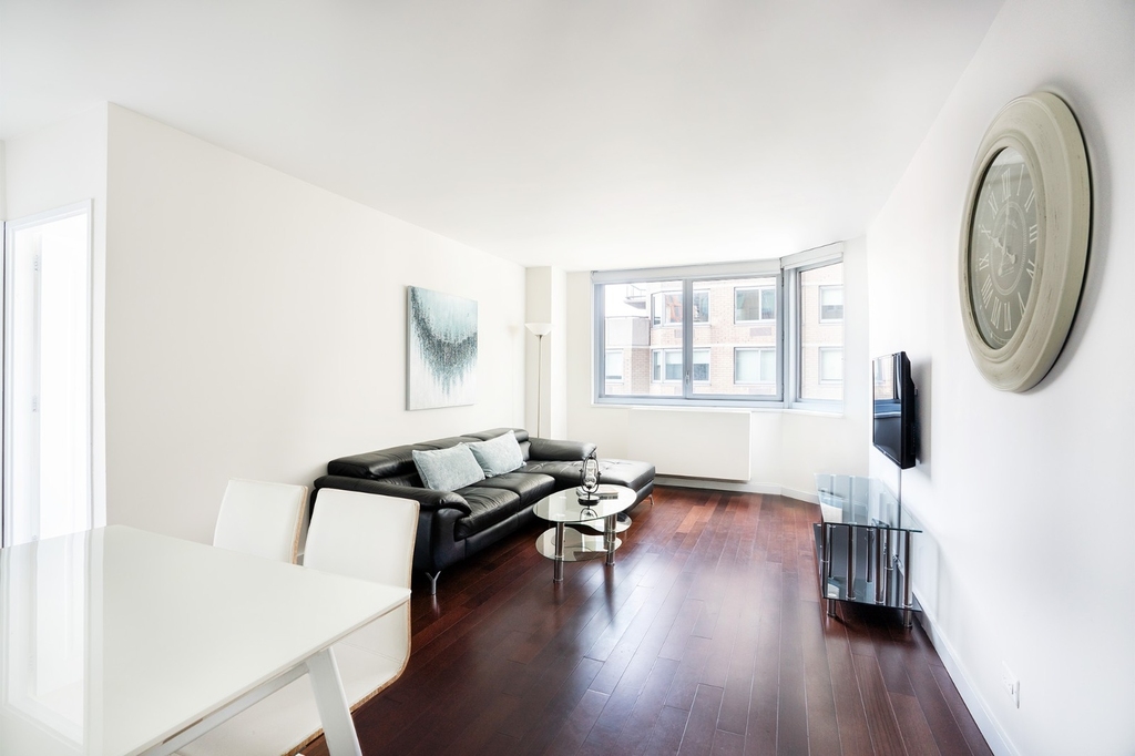 401 East 34th Street - Photo 6