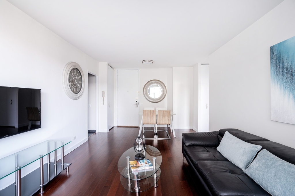 401 East 34th Street - Photo 4