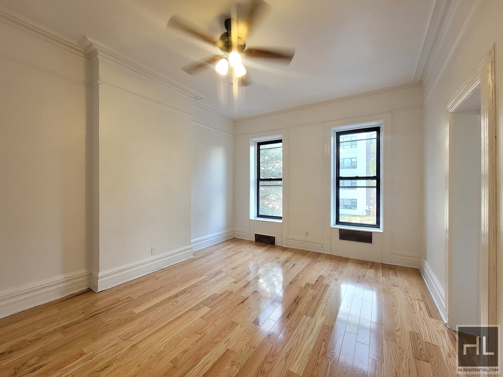 434 Bainbridge Street - Photo 3