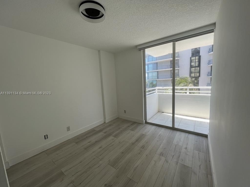 8911 Collins Ave - Photo 15