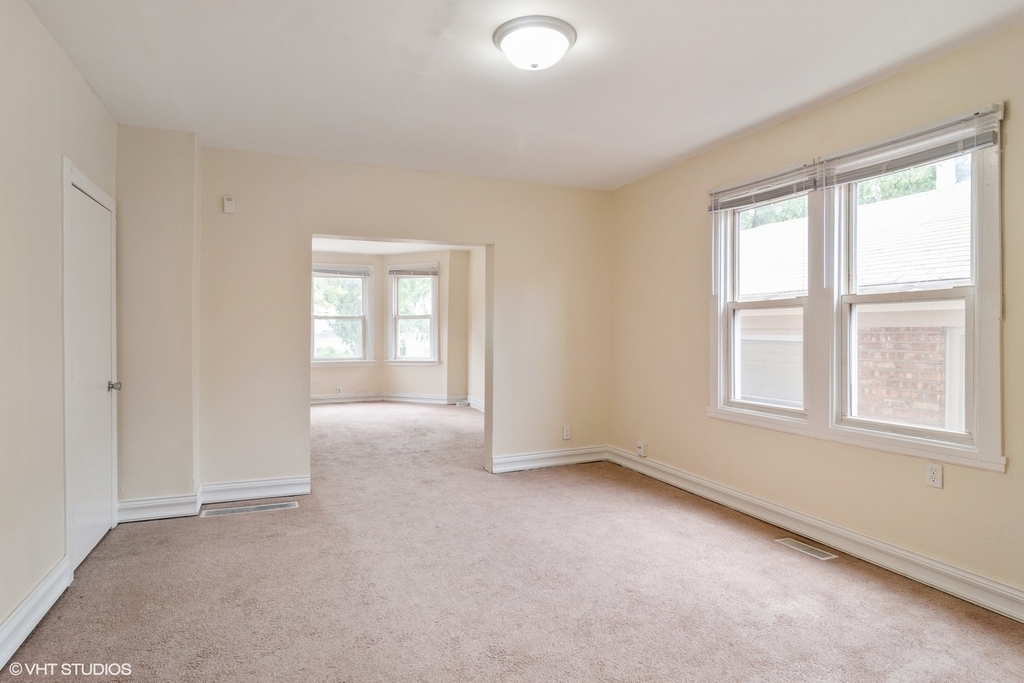 1021 Circle Avenue - Photo 2