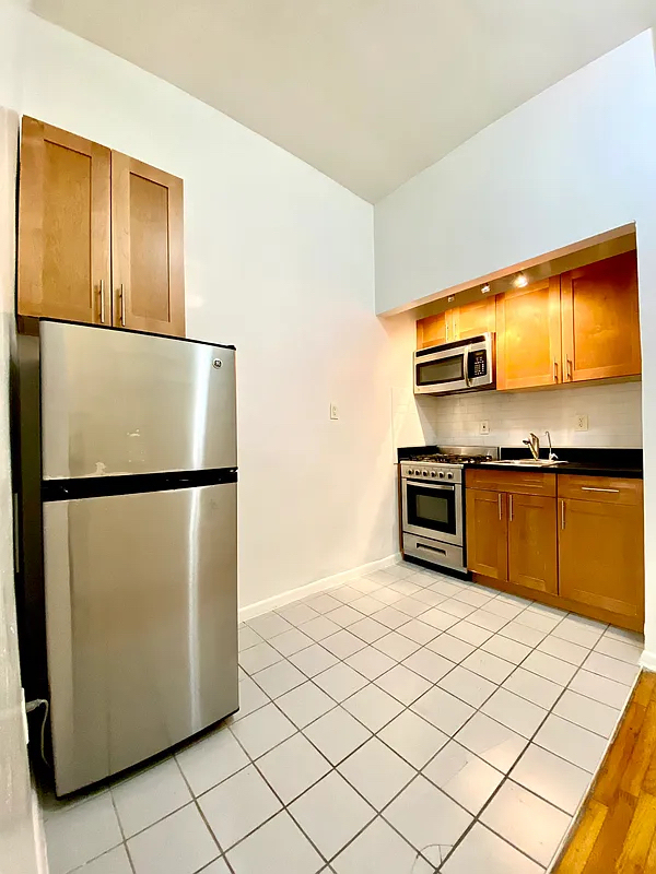 431 East 83rd Street - Photo 3