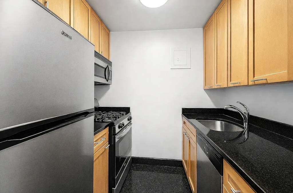 East 14th street  - Photo 4