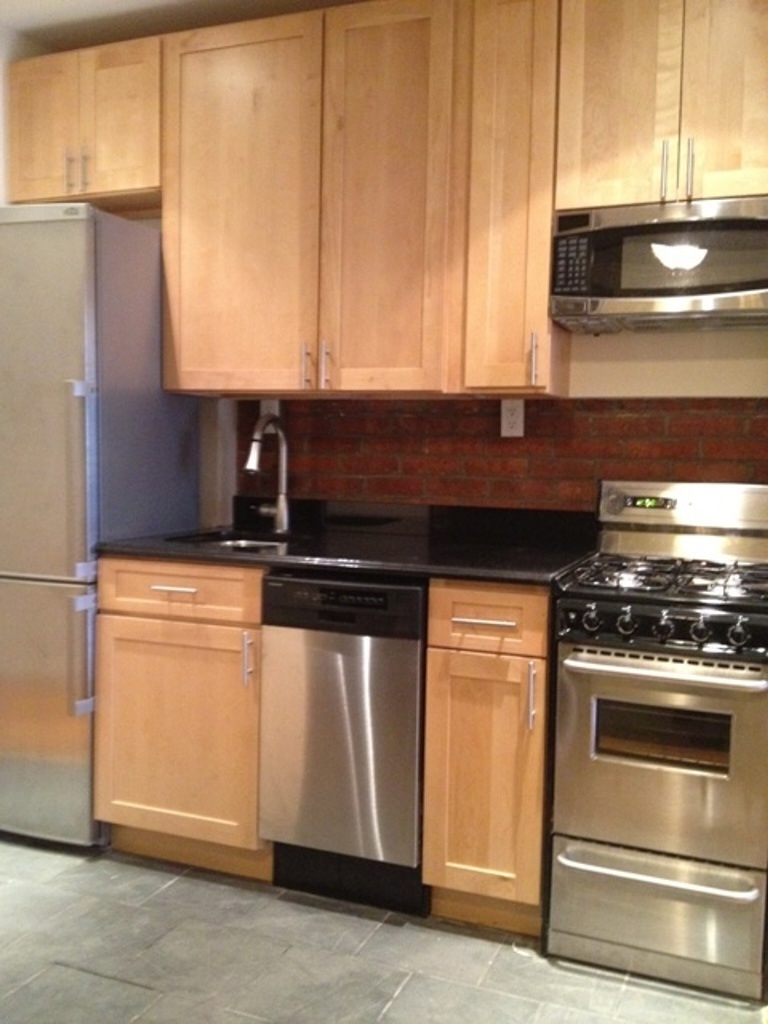 East 7th Street and 1st Avenue - Photo 3