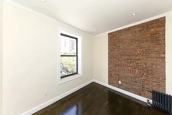 1379 Lexington Avenue - Photo 2