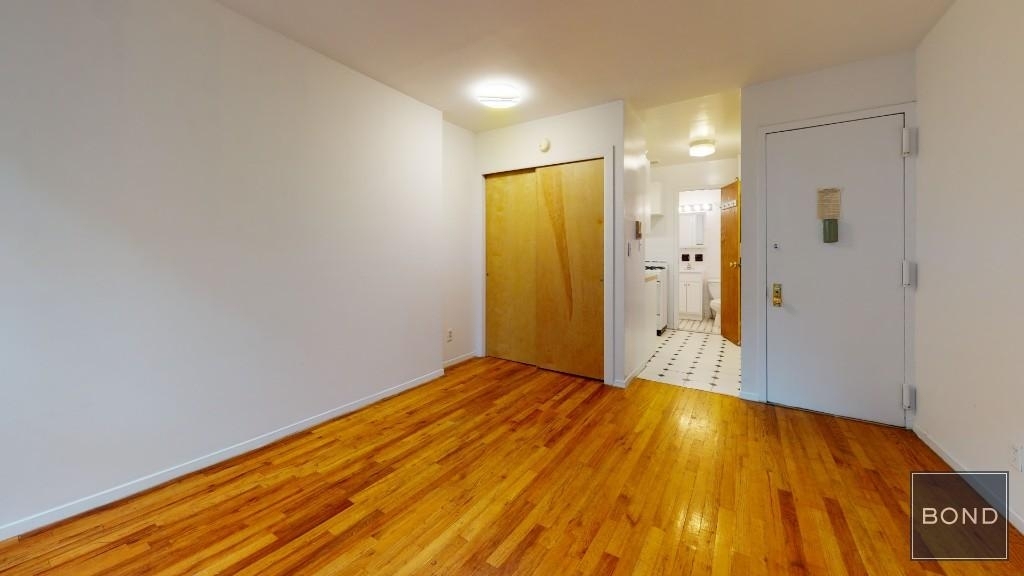 330 East 74 Street - Photo 4