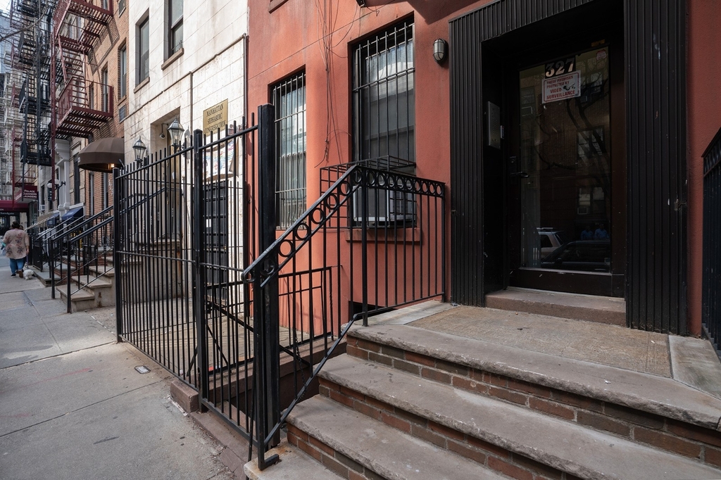 327 East 75th Street - Photo 13