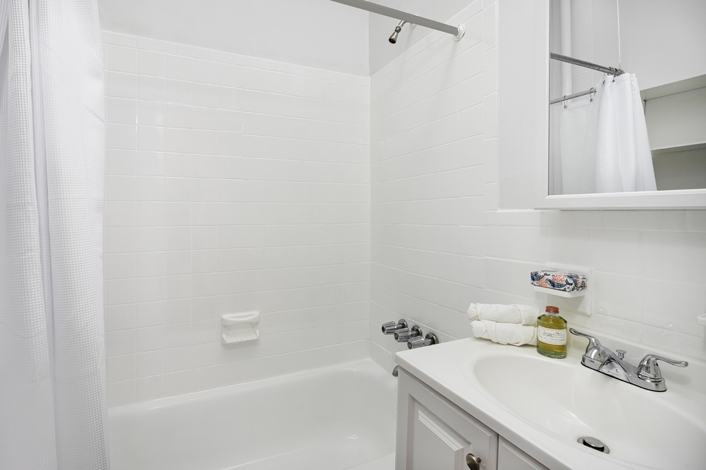 327 East 75th Street - Photo 10