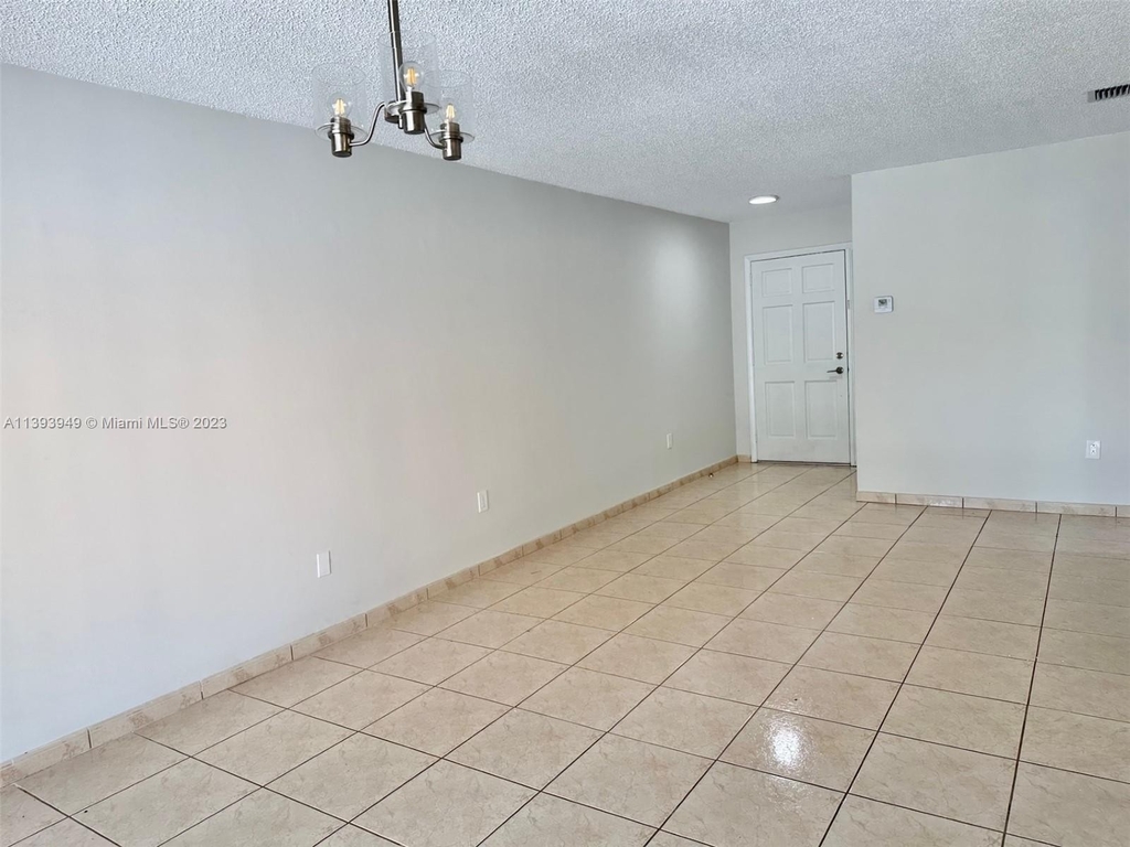 513 Sw 93 Ct - Photo 4