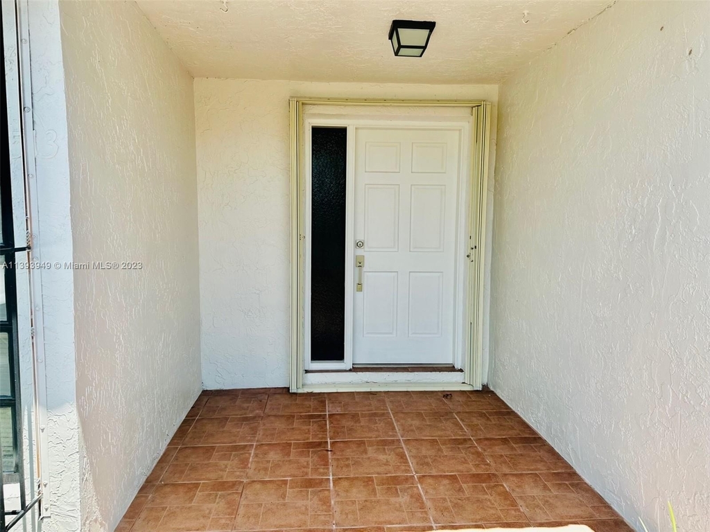 513 Sw 93 Ct - Photo 1