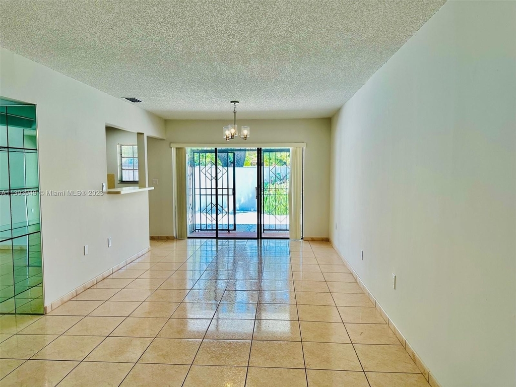 513 Sw 93 Ct - Photo 2