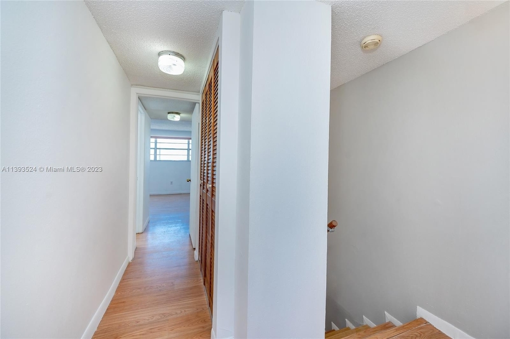 810 Sw 105th Ave - Photo 10