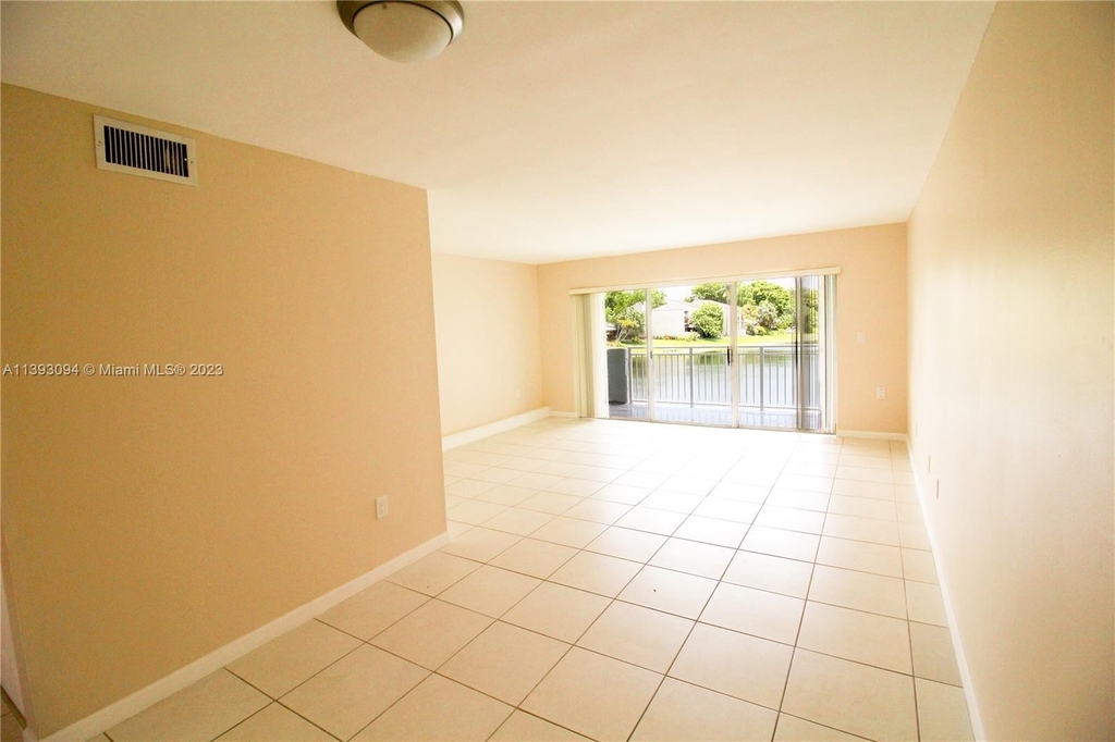 9359 Fontainebleau Blvd - Photo 5