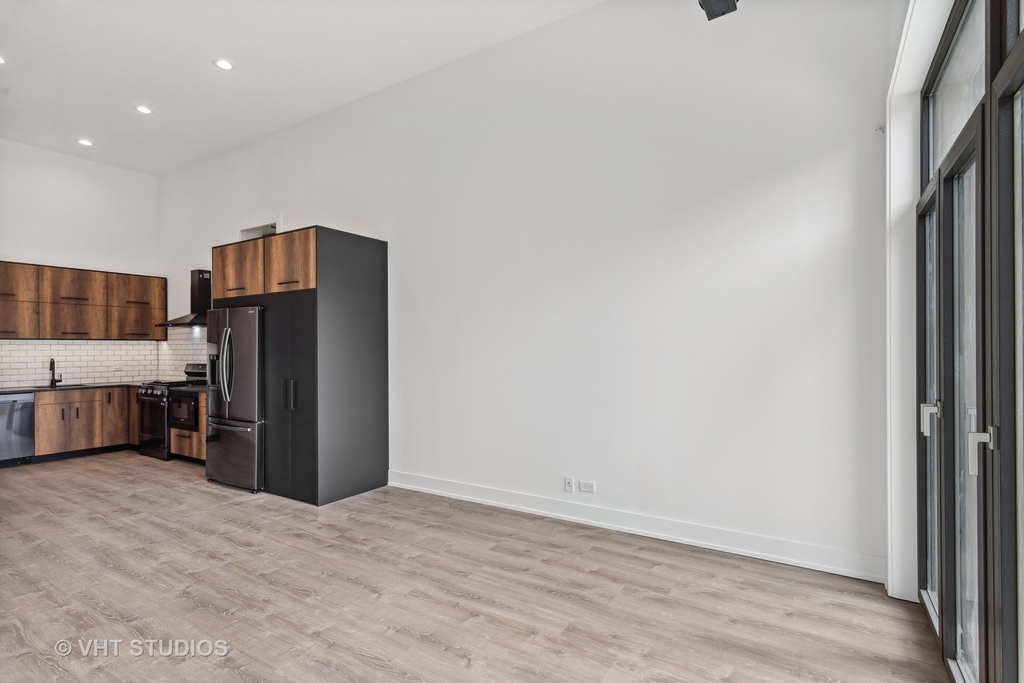 3332 W Irving Park Road - Photo 4