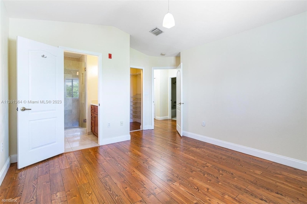 8912 W Flagler St Apt 218 - Photo 2