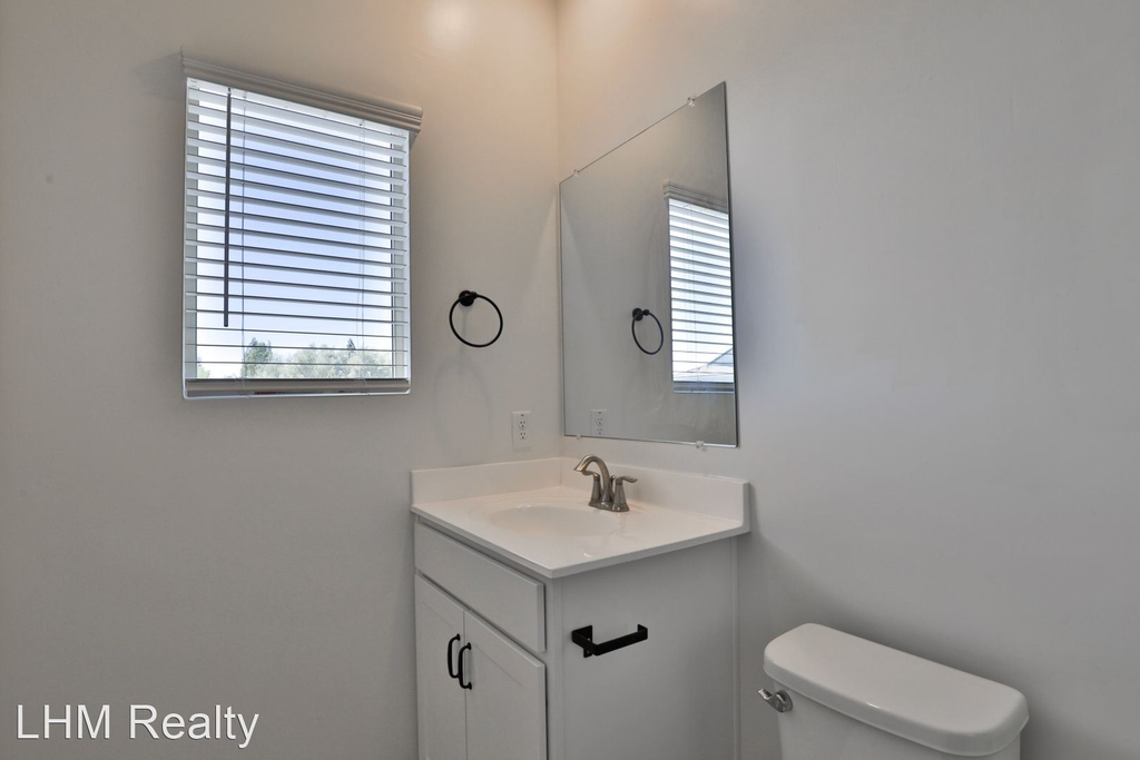 2288 W Harmont Dr - Photo 29