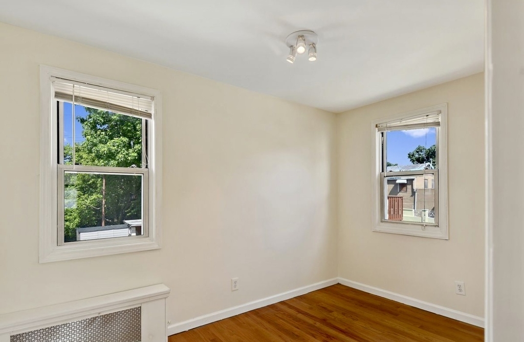 2011 Gildersleeve Avenue - Photo 12