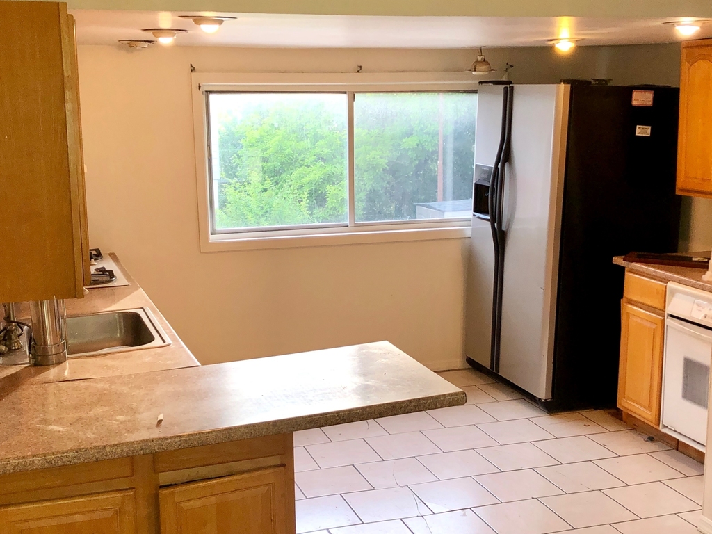 2011 Gildersleeve Avenue - Photo 1