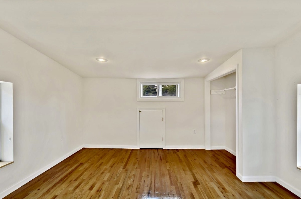 2011 Gildersleeve Avenue - Photo 9