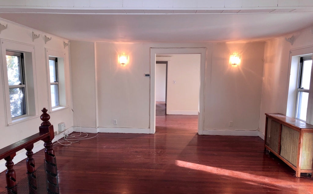 2011 Gildersleeve Avenue - Photo 2