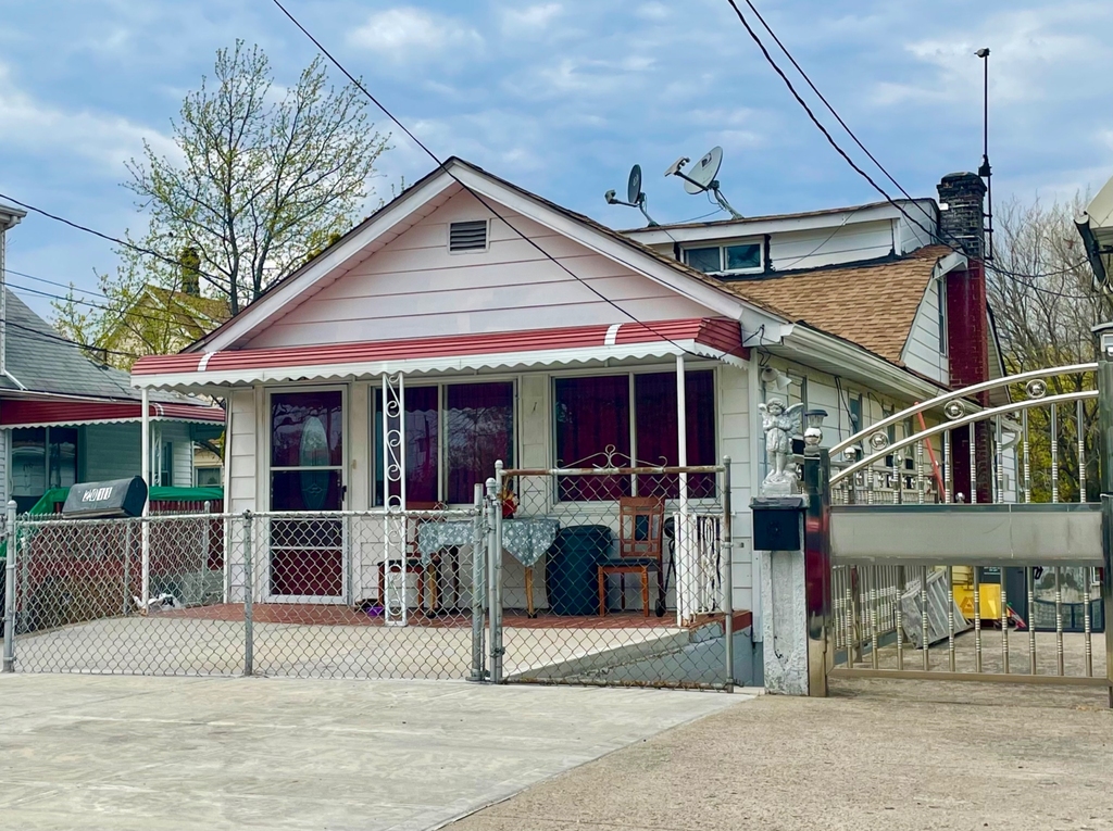 2011 Gildersleeve Avenue - Photo 16
