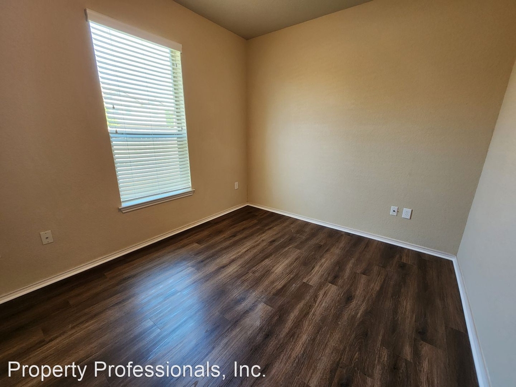 649 Creekside Circle - Photo 13