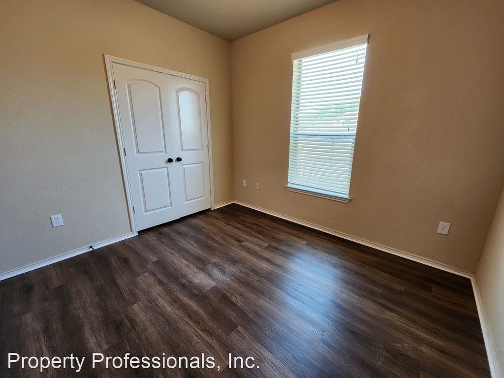 649 Creekside Circle - Photo 12