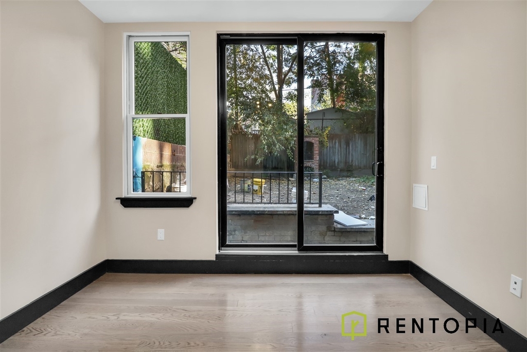 540 Driggs Avenue - Photo 7