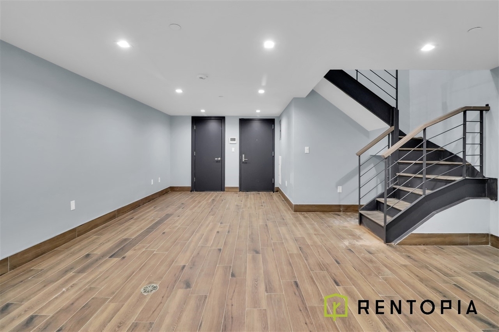 540 Driggs Avenue - Photo 8