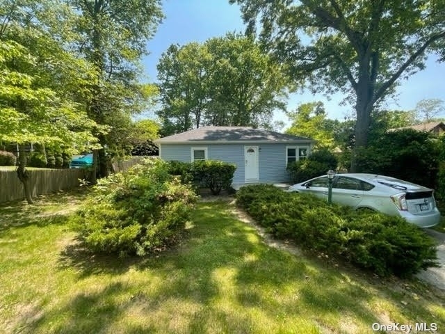 8 Laurel Road - Photo 0