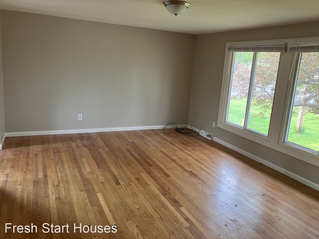 8044 Thompson Rd - Photo 10