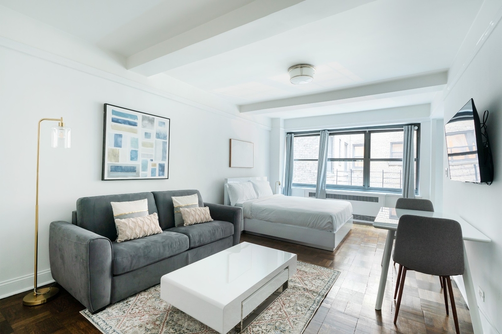 340 East 52nd Street - Photo 5