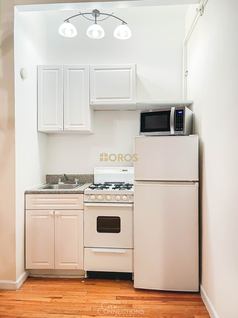 273 E 3rd St - Photo 3