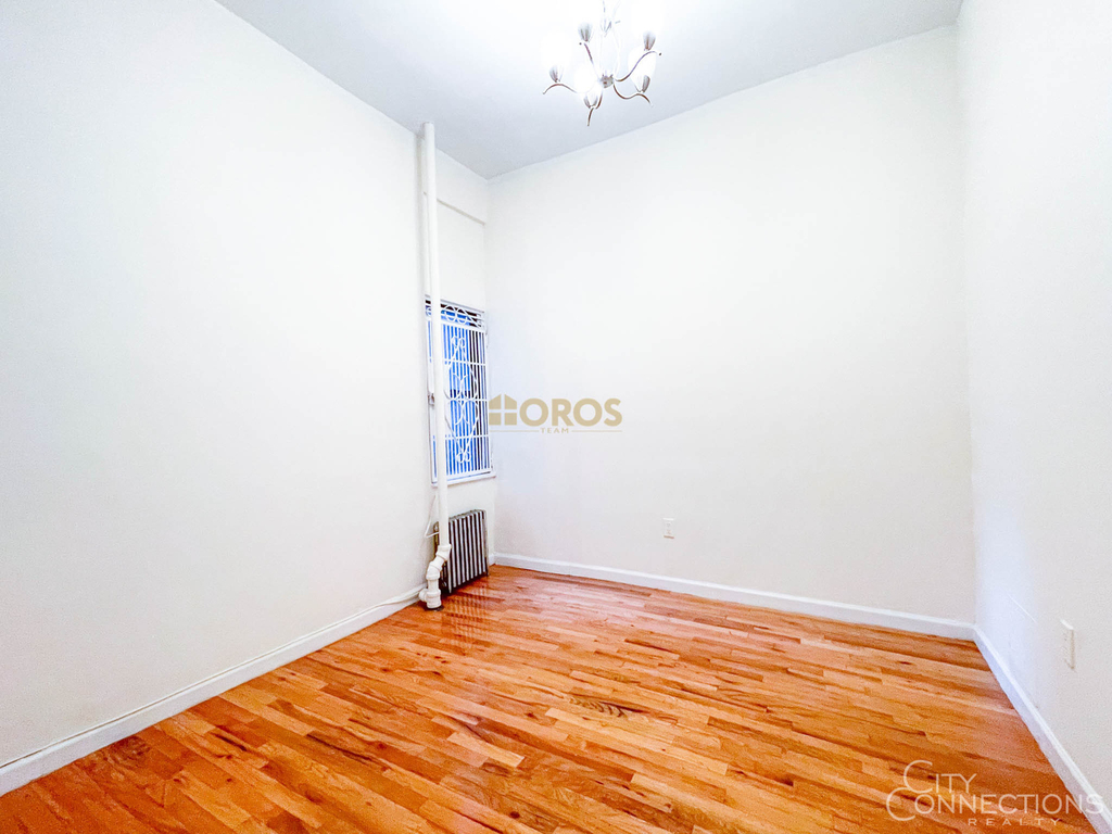 273 E 3rd St - Photo 4