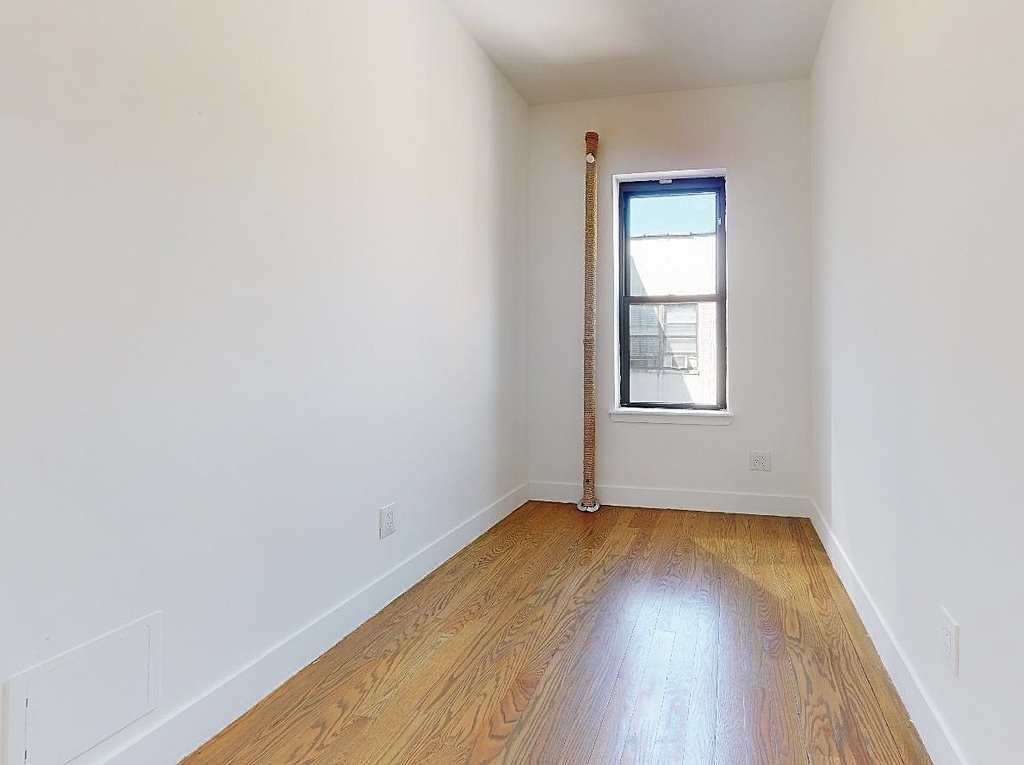 3-bedrooms-at-41-7-28th-avenue-astoria-ny-11103-for-3-300-by-sidney