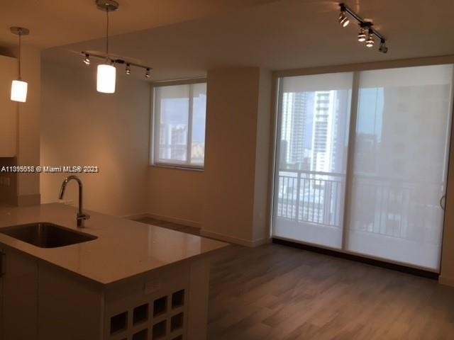 999 Sw 1st Ave - Photo 2