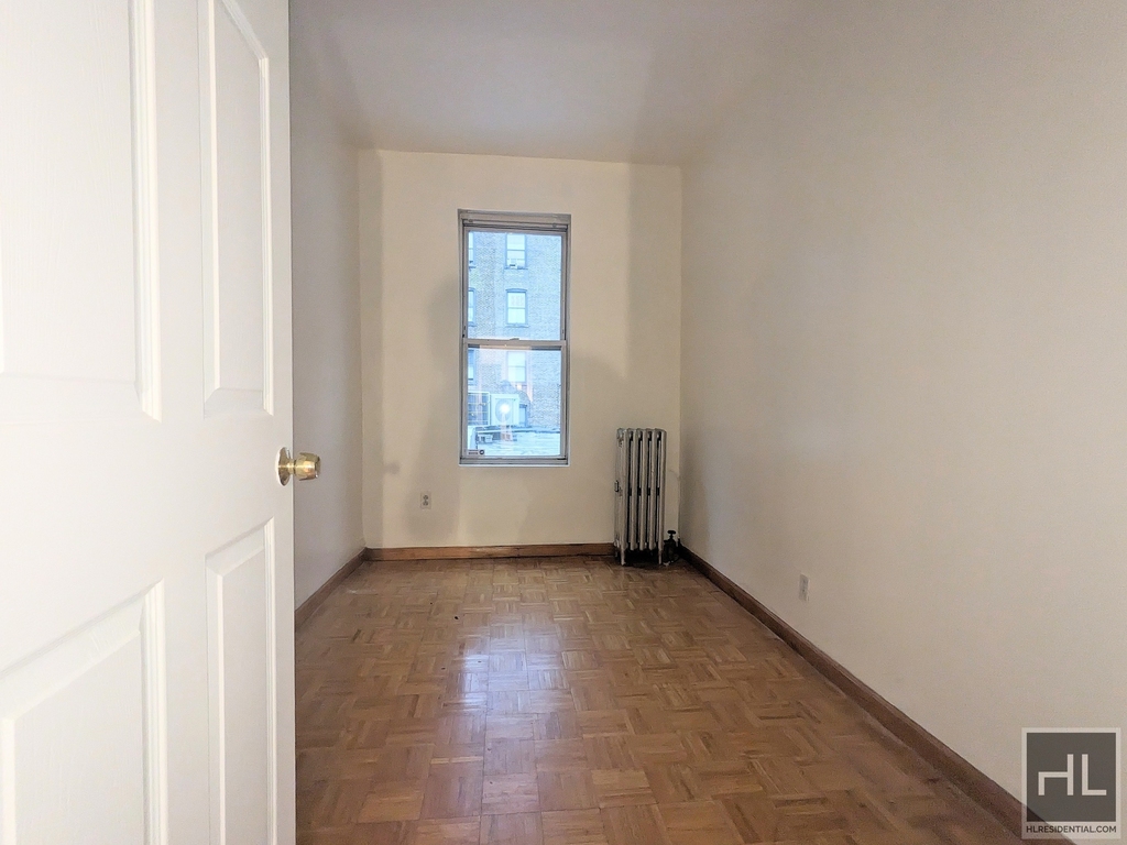 28-14 41 Avenue - Photo 3