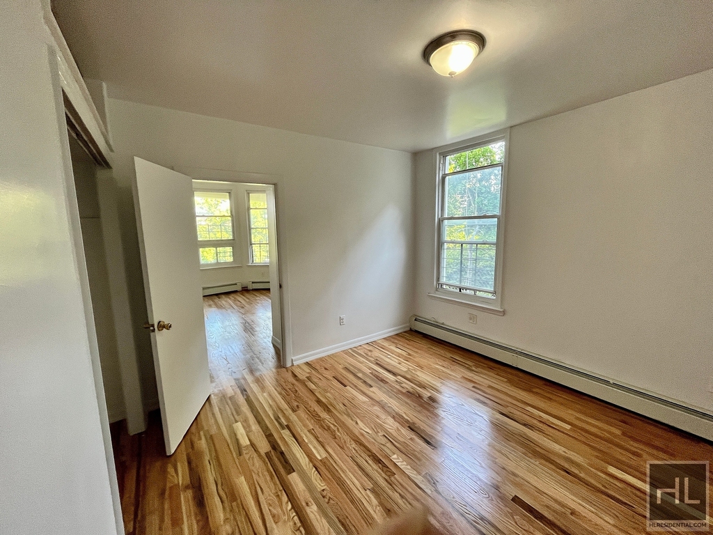 3341 Webster Avenue - Photo 3