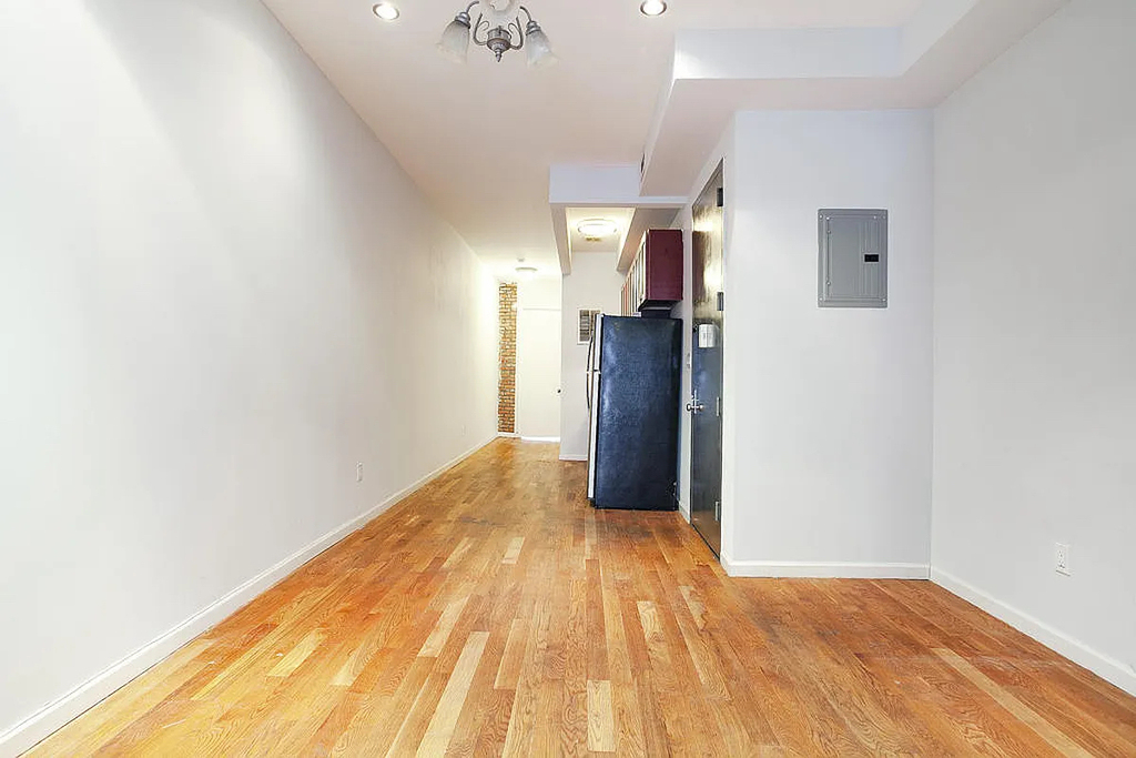 213 Wyckoff Avenue, Brooklyn - Photo 2