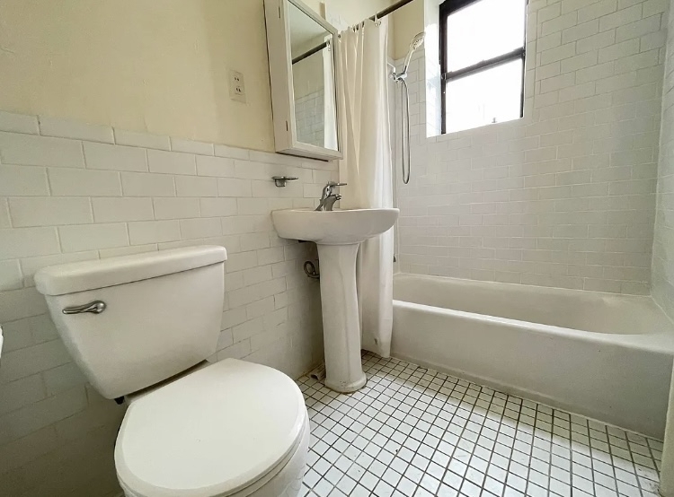 323A East 89th Street - Photo 4