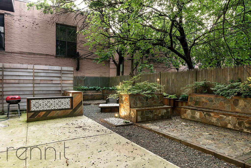 869 Park Avenue - Photo 1