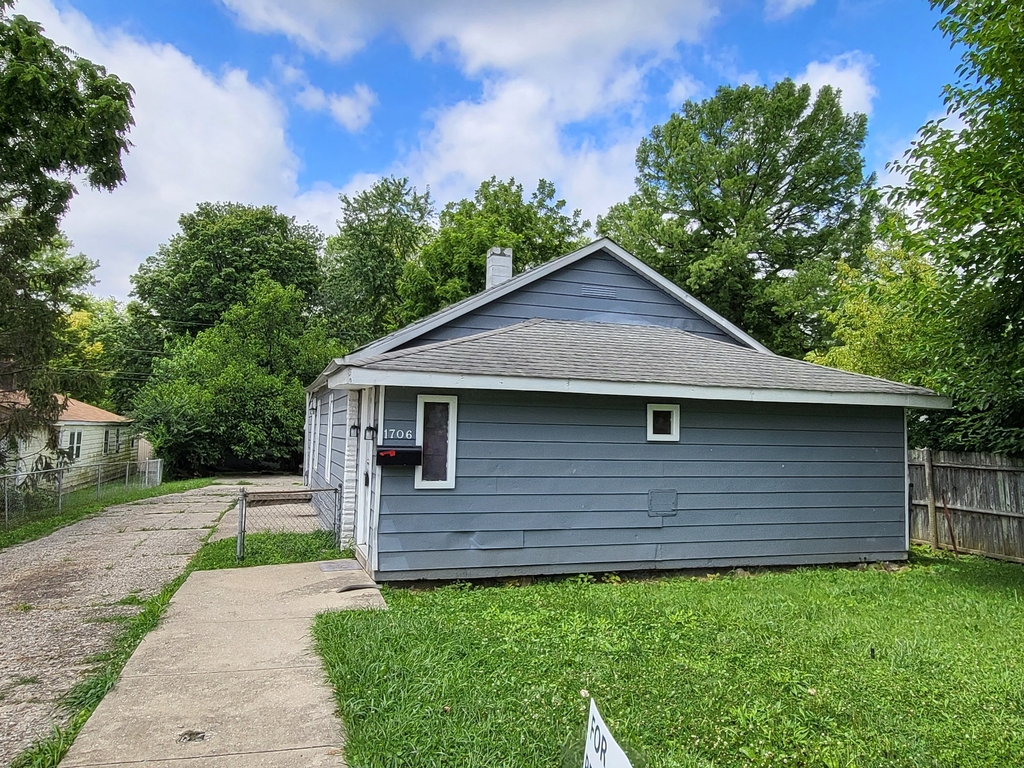 1706 Kildare Avenue - Photo 1