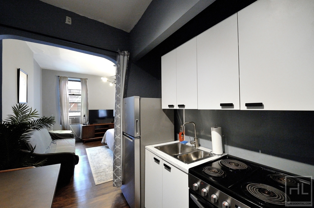 East 61 Street - Photo 19