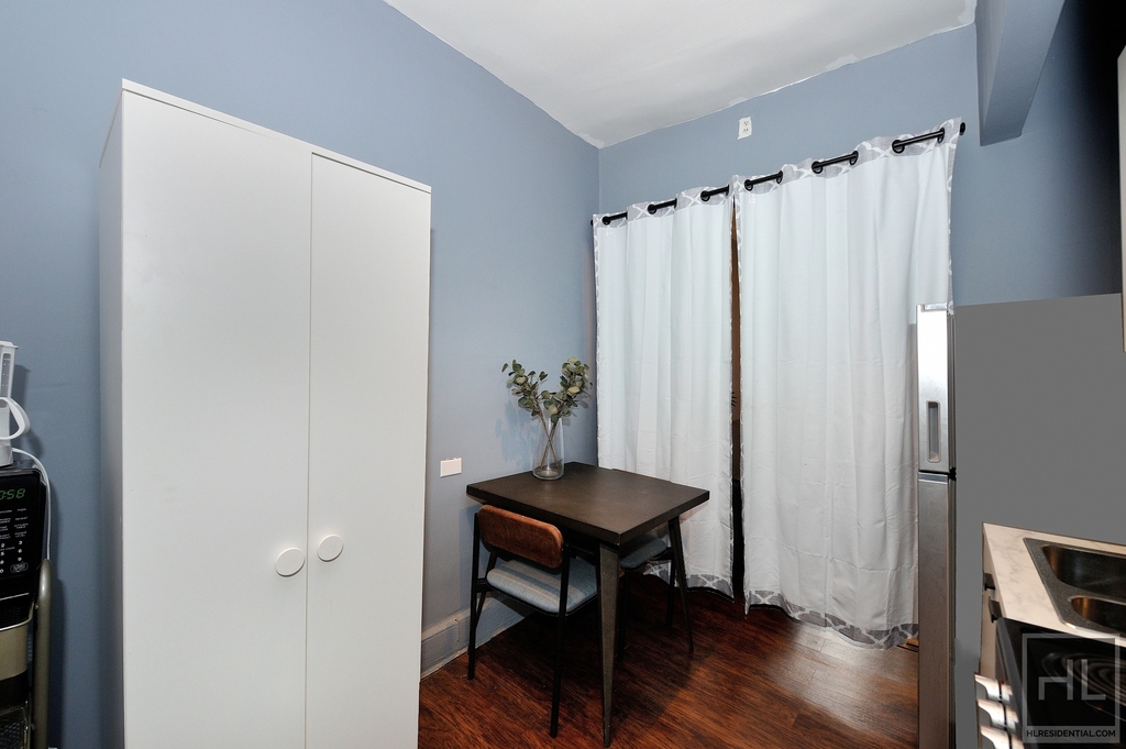 East 61 Street - Photo 22