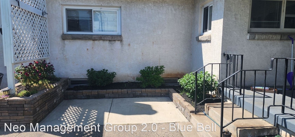 811 W Beech St - Photo 1