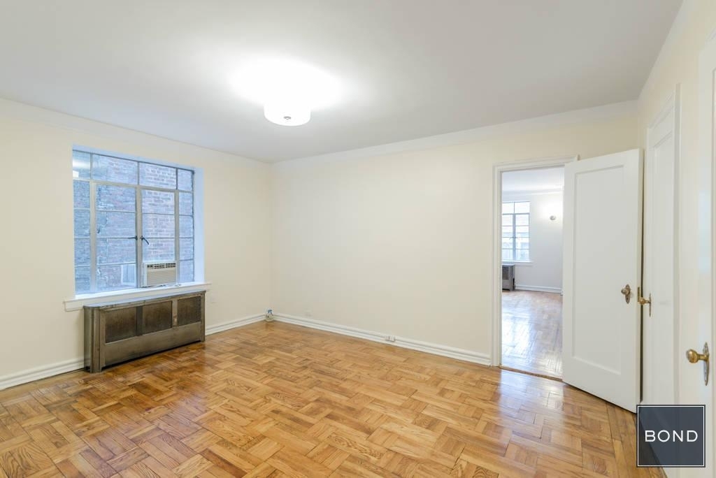 135 East 39th Street - Photo 3