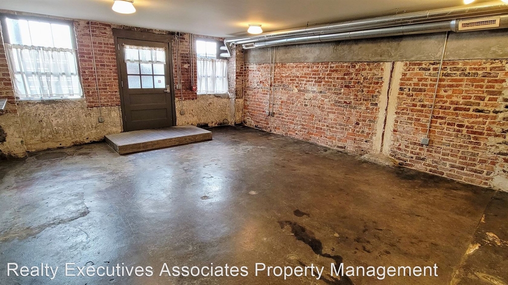 465 Walnut Street, B03 - Photo 3