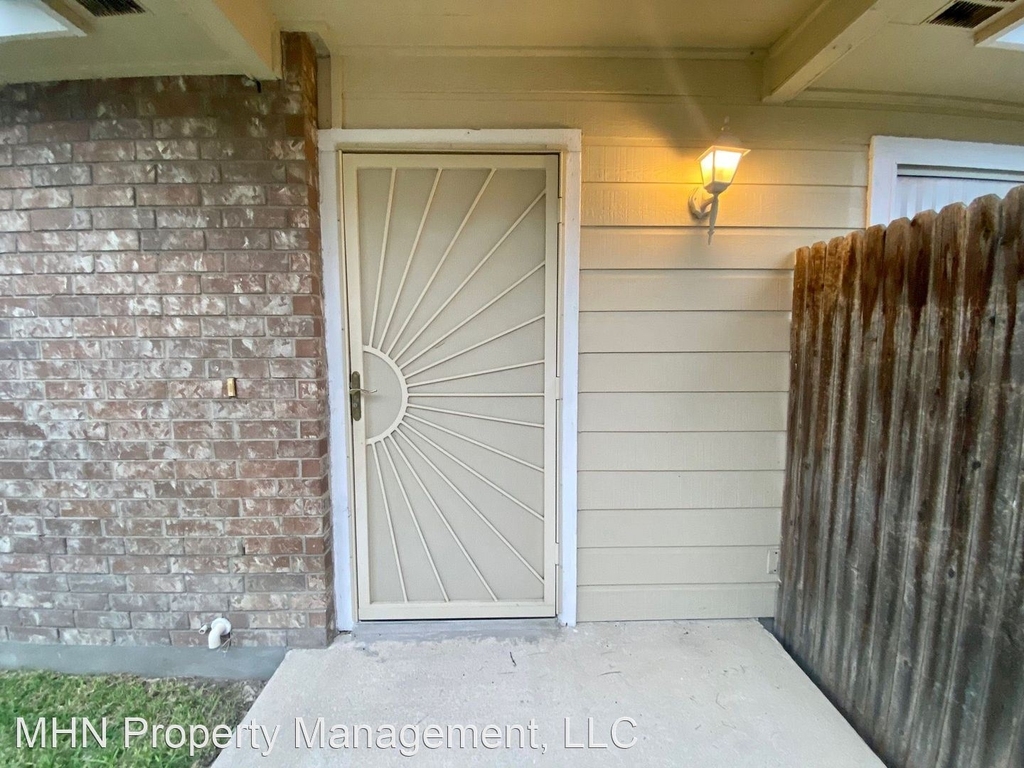 5603 Lakebend West Dr Unit B - Photo 1