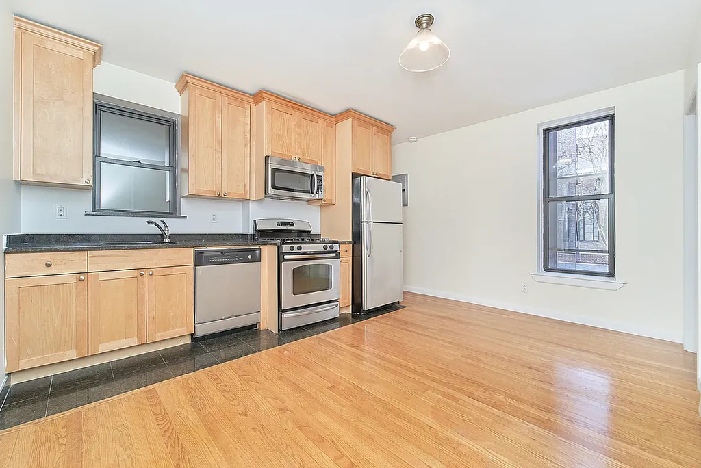 273 Mott Street - Photo 2