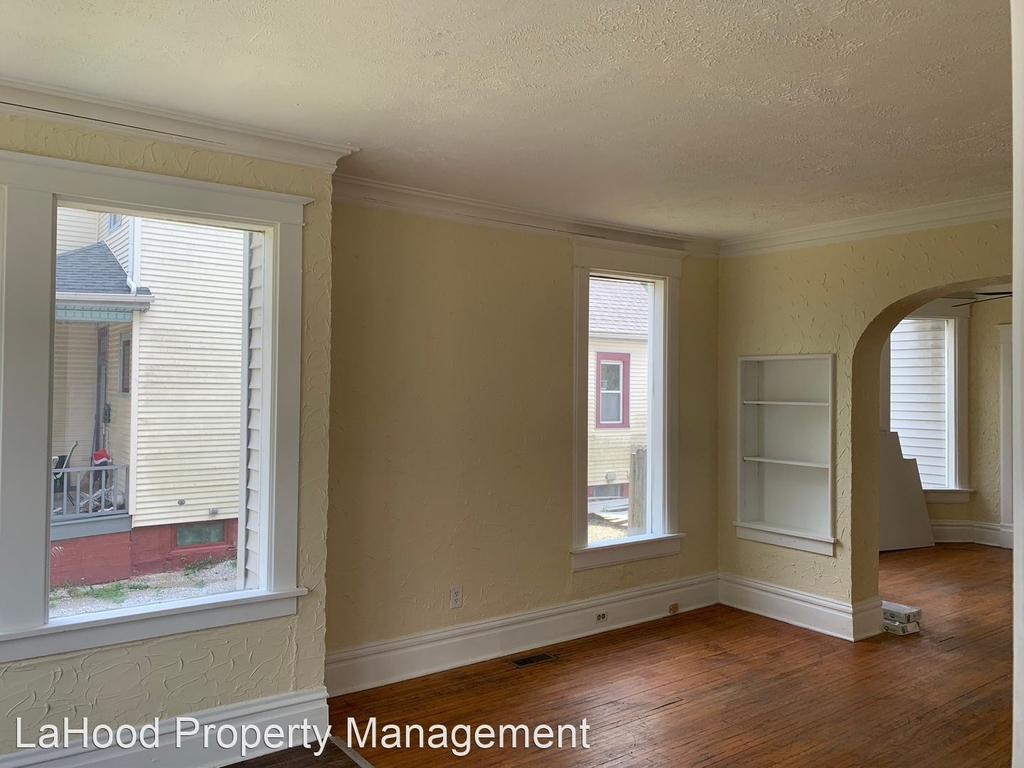 2315 N Bigelow - Photo 1